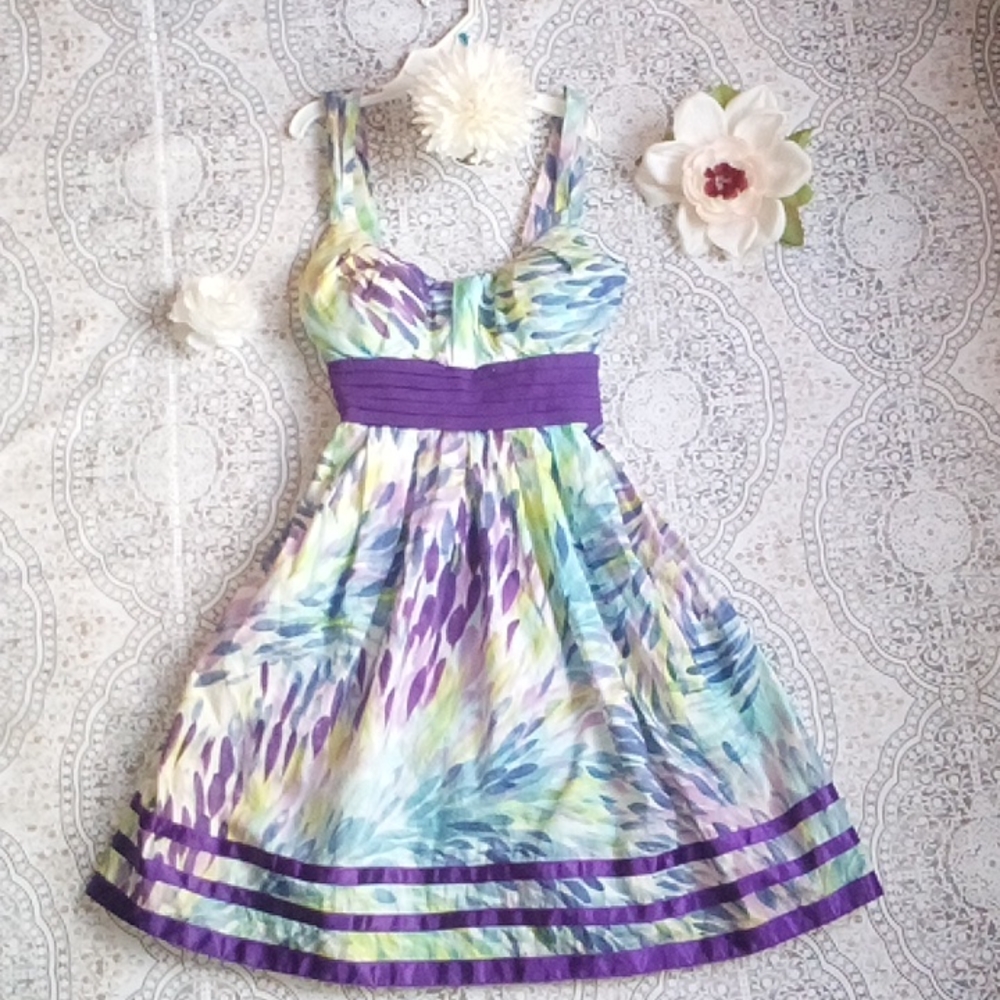 Beautiful floral mini dress - Picture 11 of 13